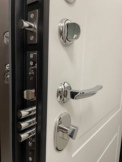 Входная дверь  